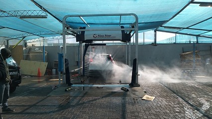 强强联手,南美客户,贺智利客户安装水斧战斧全自动洗车设备